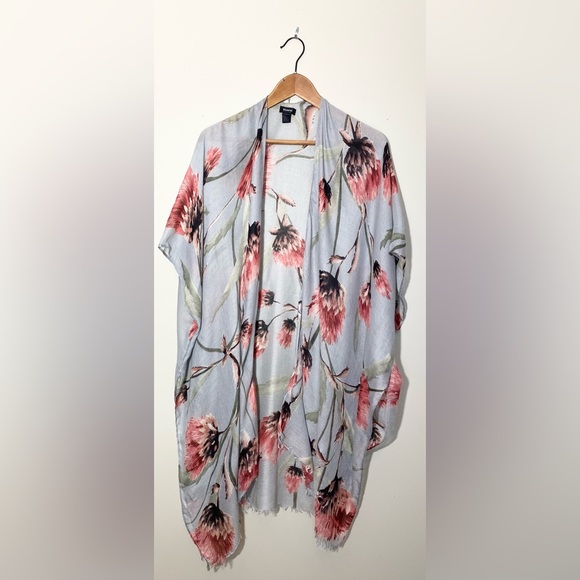 Modena Light Weight Floral Kimono - Picture 7 of 9